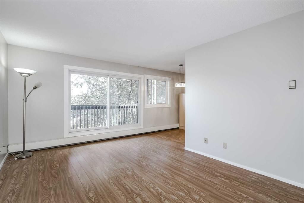 72, 3519 49 Street NW, Calgary — photo 5 of 37
