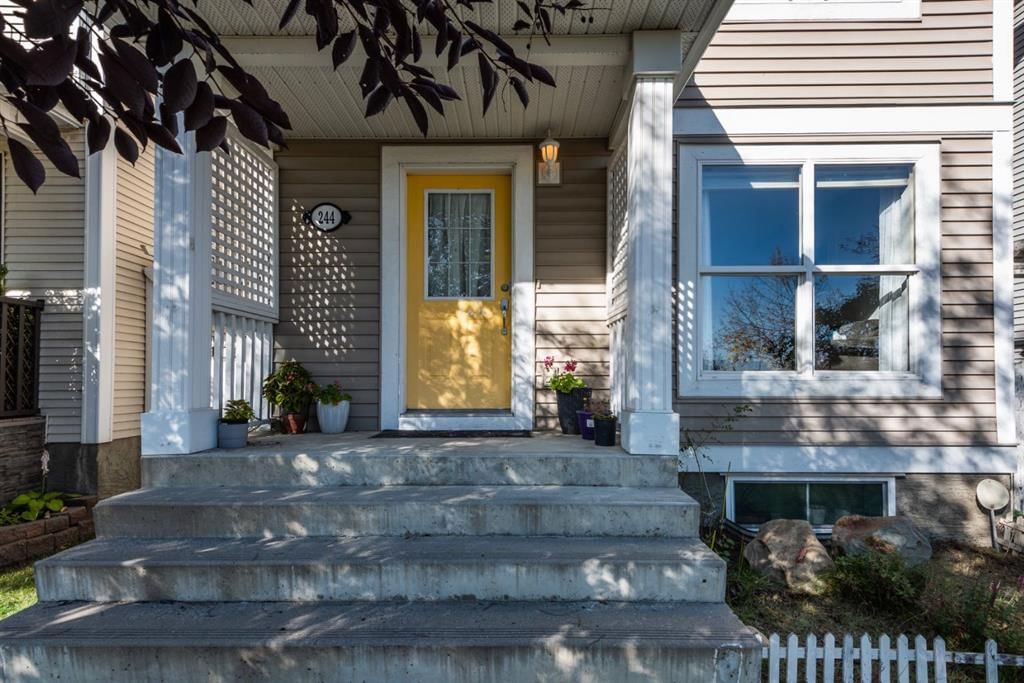244 PRESTWICK Avenue SE, Calgary — photo 3 of 33
