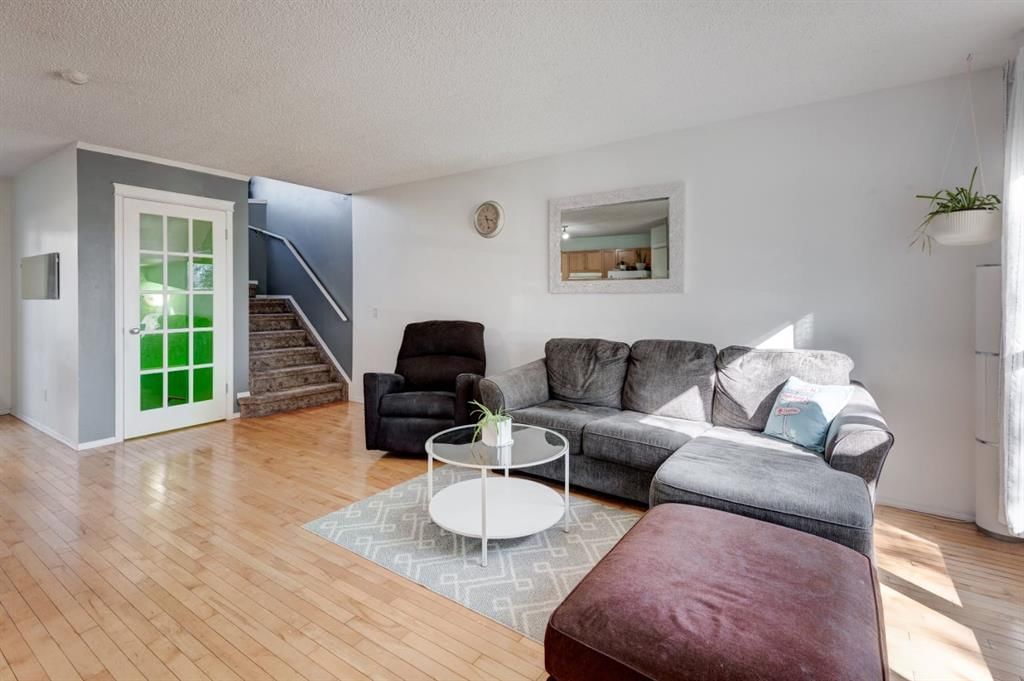 244 PRESTWICK Avenue SE, Calgary — photo 4 of 33