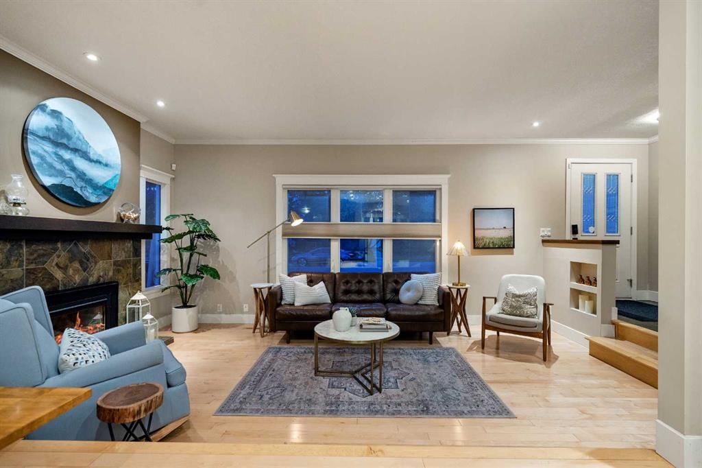 196 Lake Adams Crescent SE, Calgary — photo 2 of 50
