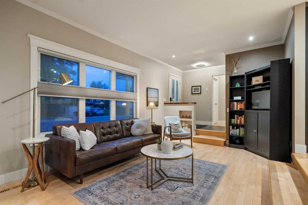 196 Lake Adams Crescent SE, Calgary — photo 4 of 50