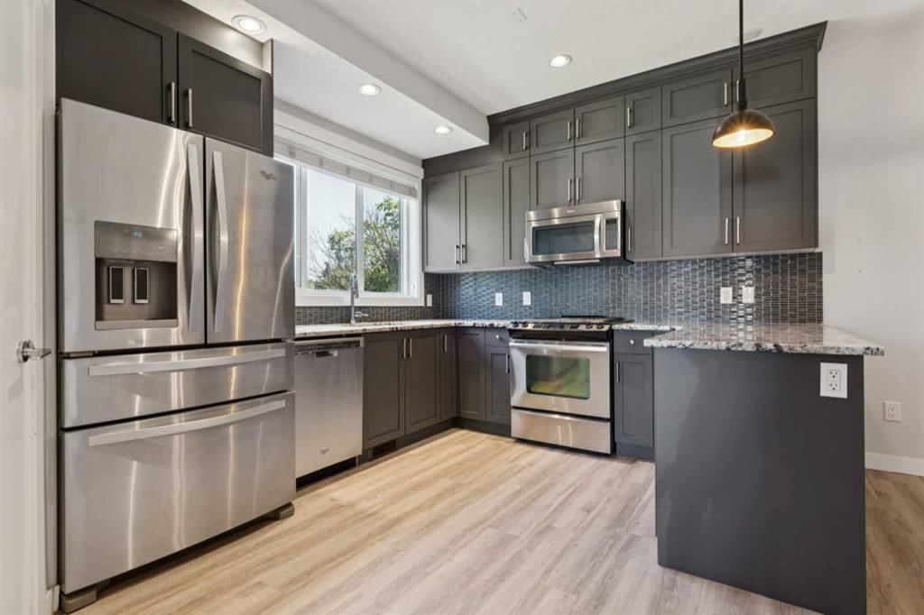 1, 4513 Bowness Road NW, Calgary — photo 3 of 19