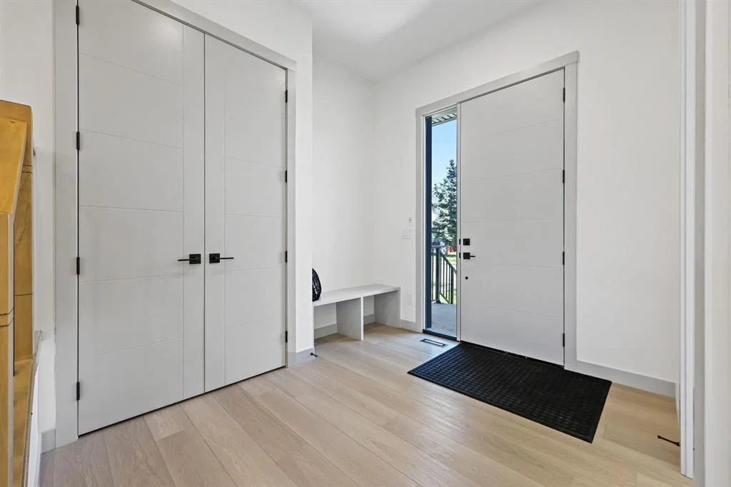 4627 84 Street NW, Calgary — photo 3 of 50