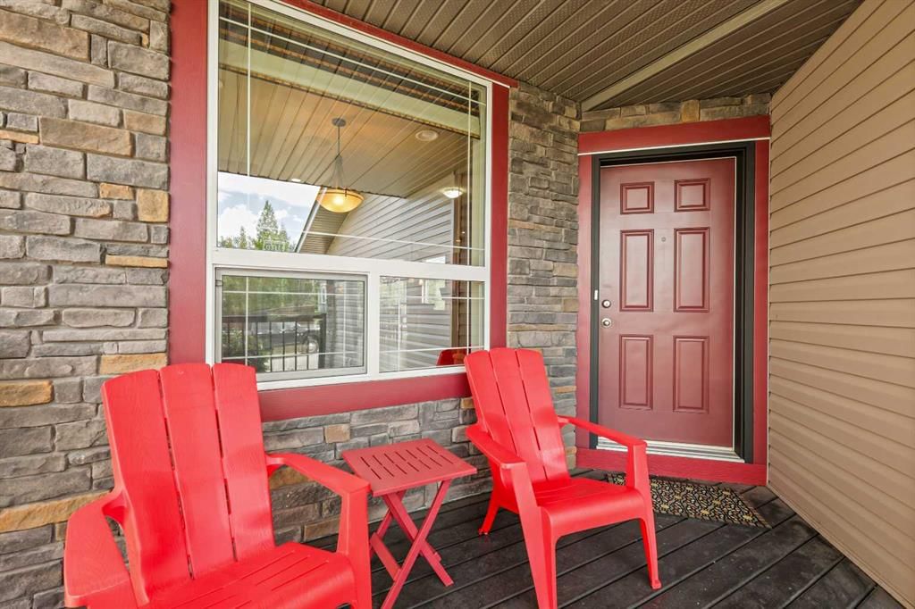 66 Crestbrook Hill SW, Calgary — photo 4 of 40