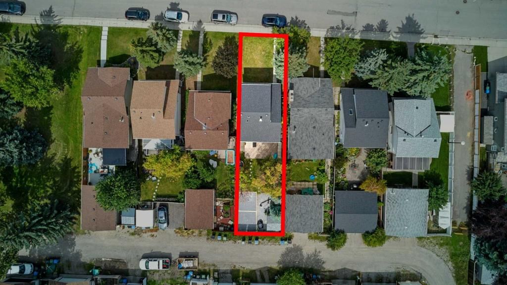 123 Silverstone Road NW, Calgary — photo 2 of 38
