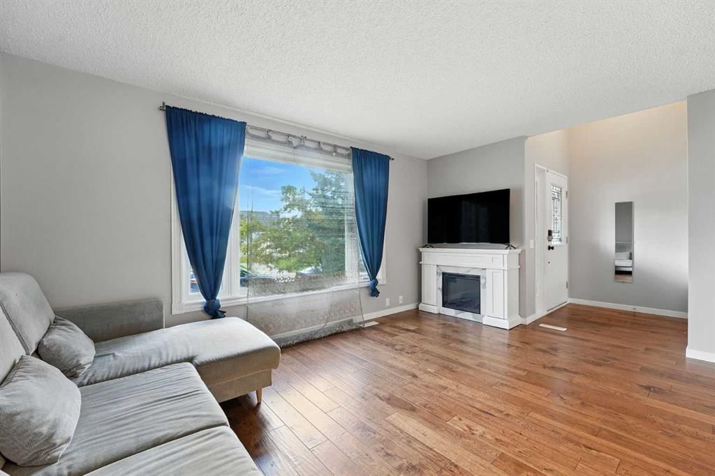 123 Silverstone Road NW, Calgary — photo 5 of 38