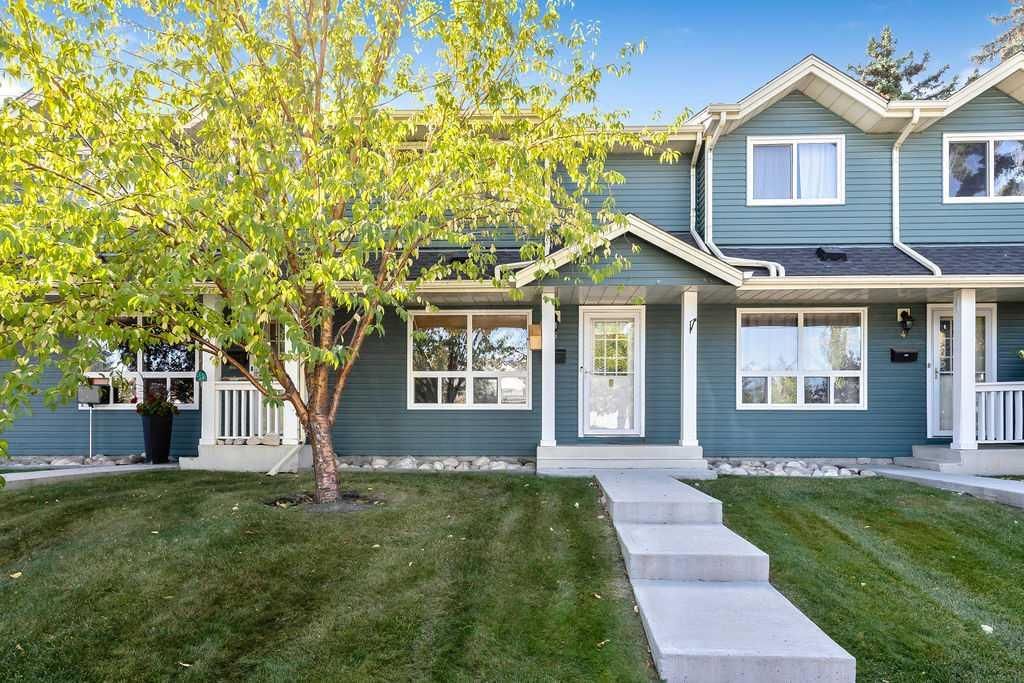 6 Queen Anne Close SE, Calgary — photo 2 of 36