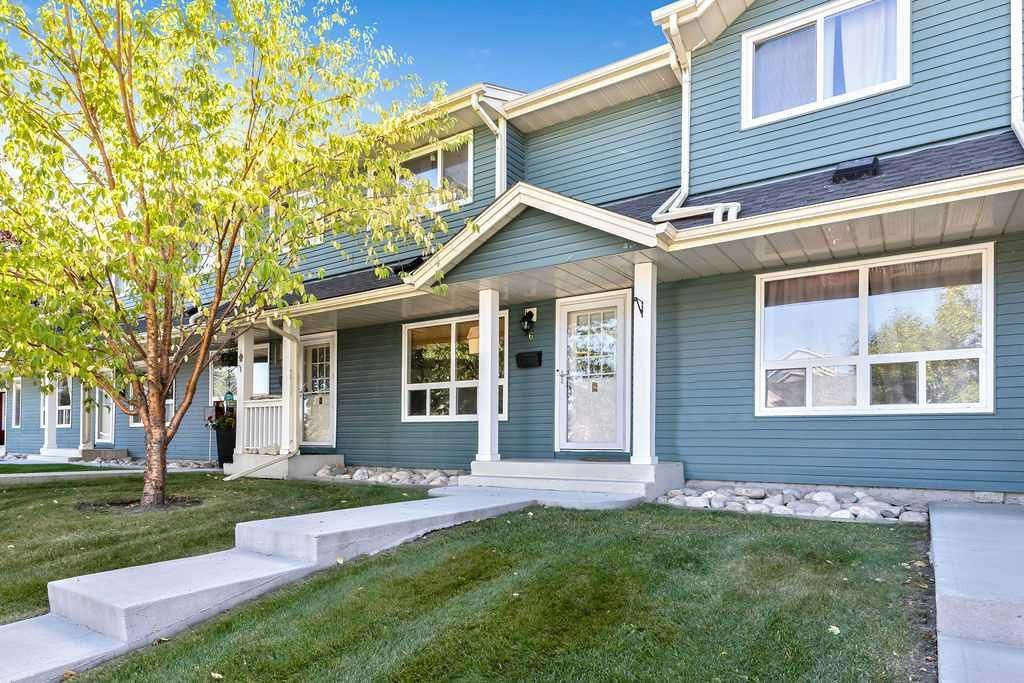 6 Queen Anne Close SE, Calgary — photo 3 of 36