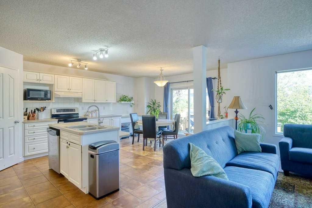 42 Chapalina Way SE, Calgary — photo 4 of 22