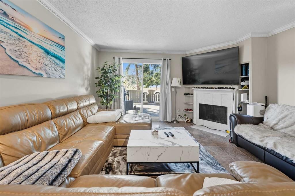 201, 829 Coach Bluff Crescent SW, Calgary — photo 3 of 15