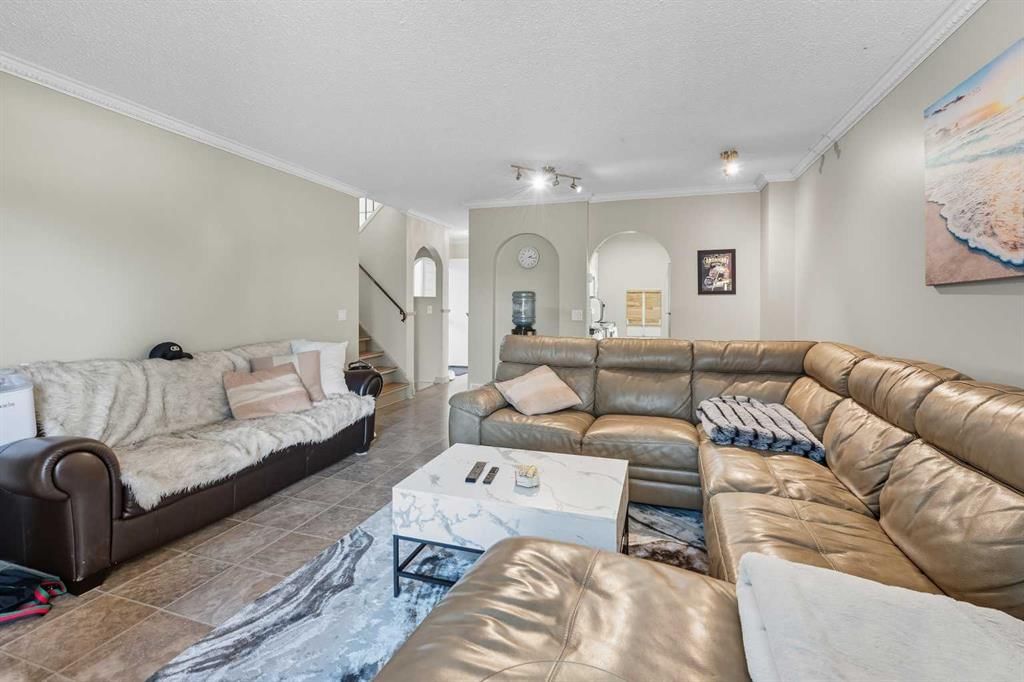 201, 829 Coach Bluff Crescent SW, Calgary — photo 4 of 15