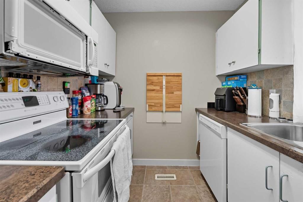 201, 829 Coach Bluff Crescent SW, Calgary — photo 5 of 15