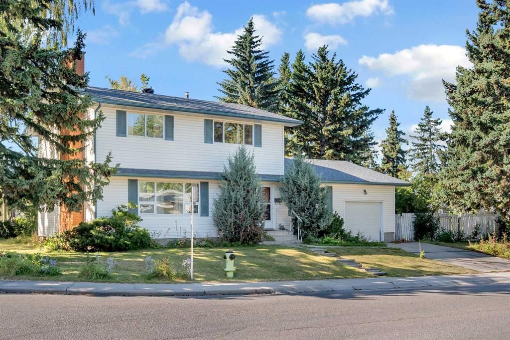 11027 Bradbury Drive SW, Calgary — photo 4 of 49