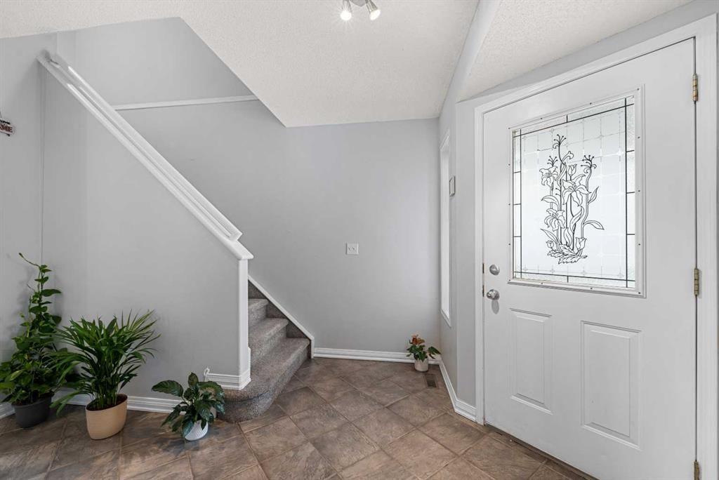 47 San Diego Place NE, Calgary — photo 4 of 45