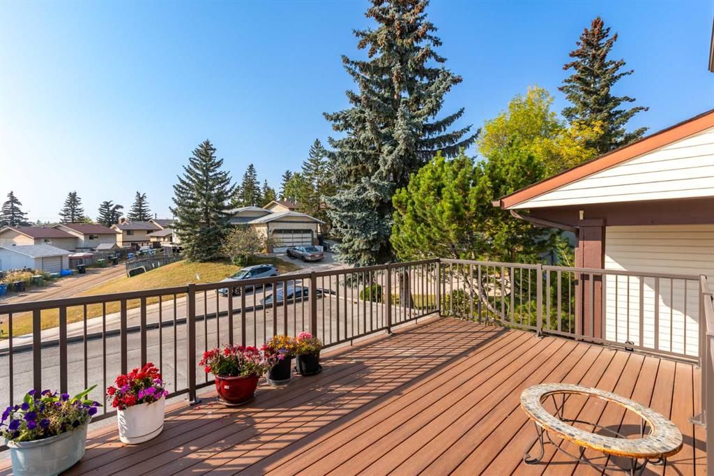 20 Edgehill Rise NW, Calgary — photo 3 of 45