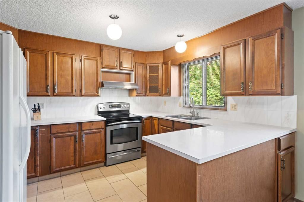 20 Edgehill Rise NW, Calgary — photo 5 of 45