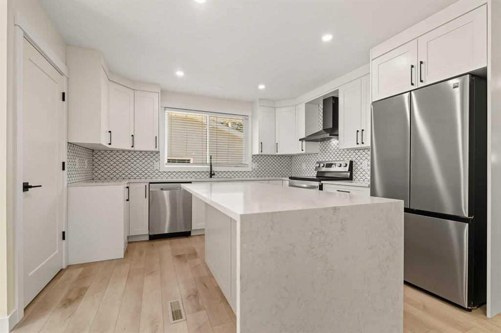 972 Bracewood Rise SW, Calgary — photo 3 of 23