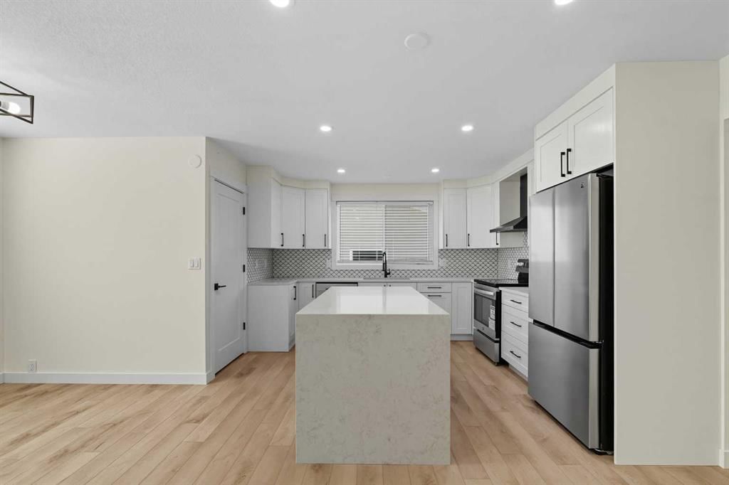 972 Bracewood Rise SW, Calgary — photo 4 of 23