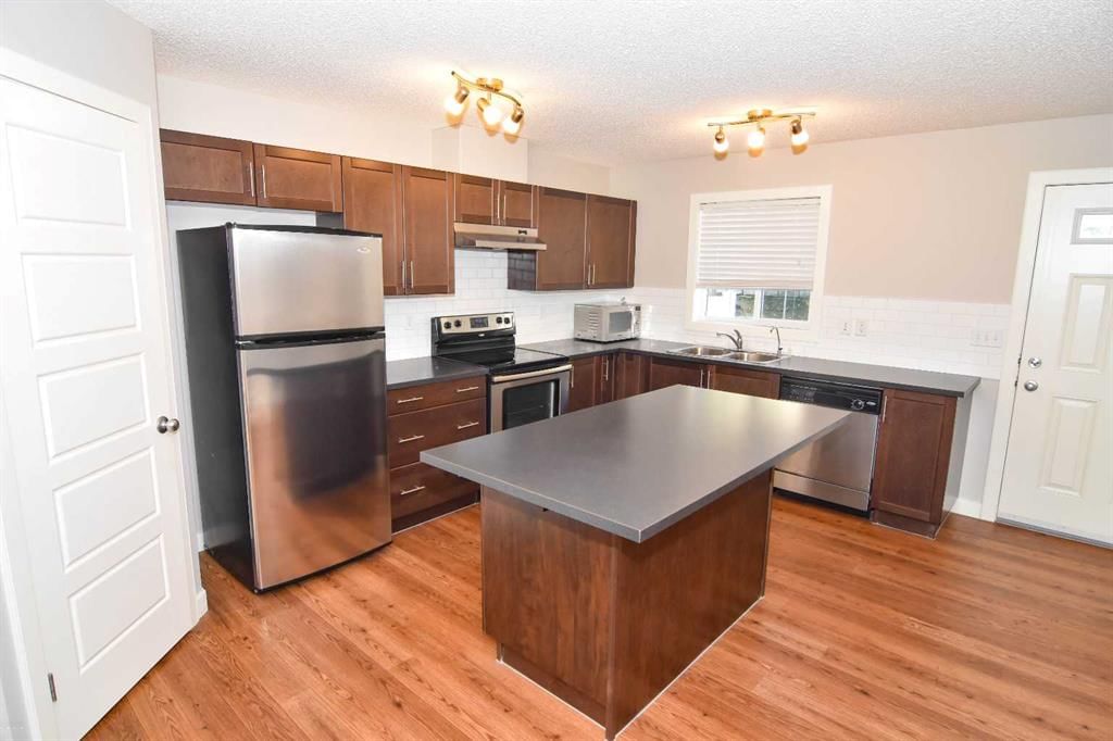 156 Pantego Lane NW, Calgary — photo 3 of 23