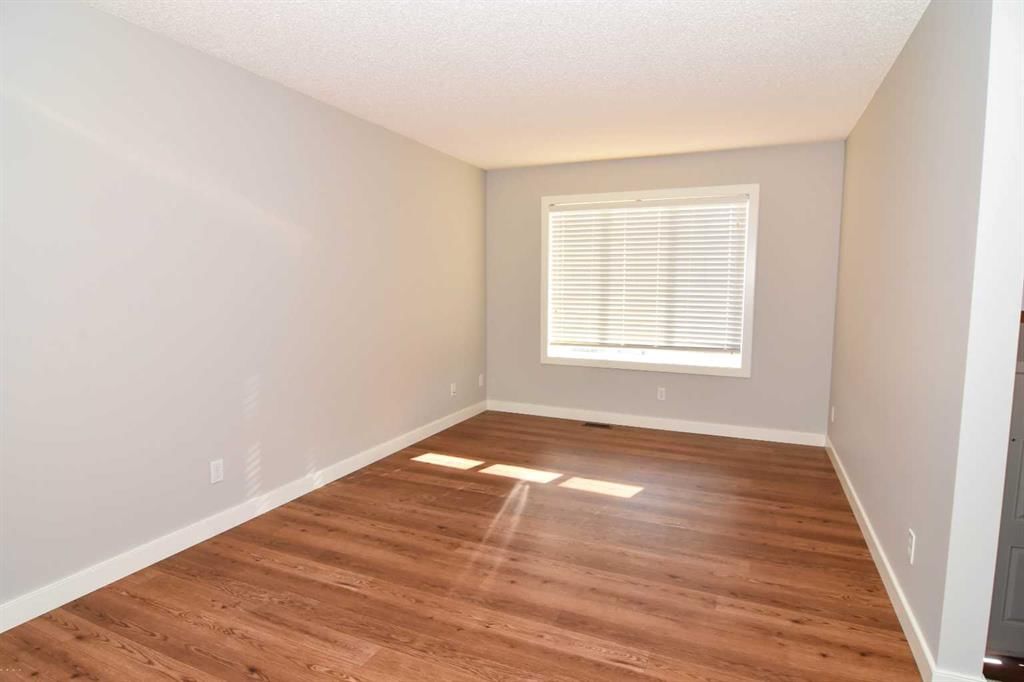 156 Pantego Lane NW, Calgary — photo 5 of 23