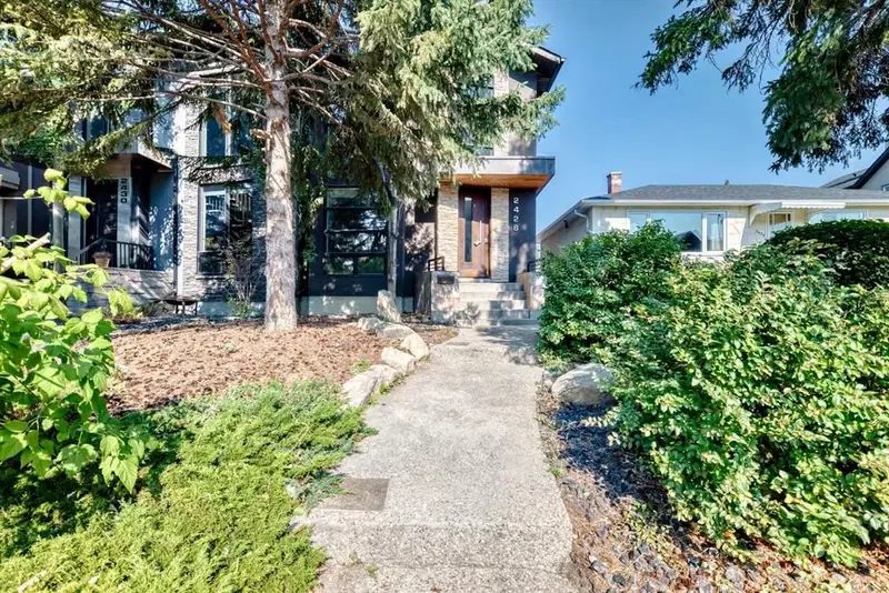 2428 31 Avenue SW, Calgary — main listing photo