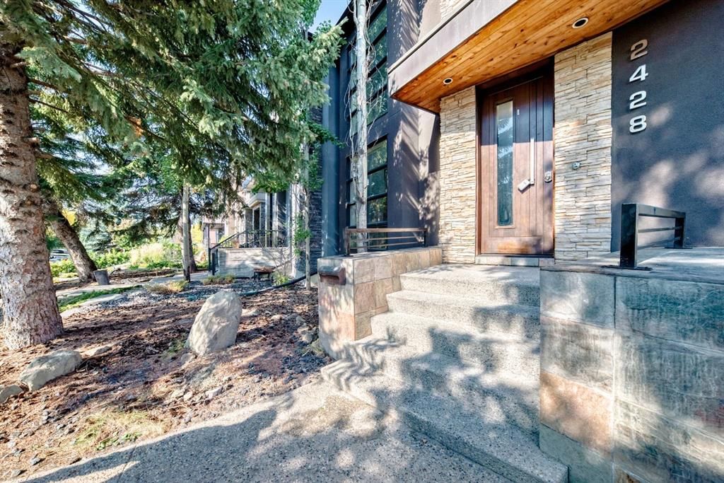 2428 31 Avenue SW, Calgary — photo 2 of 47