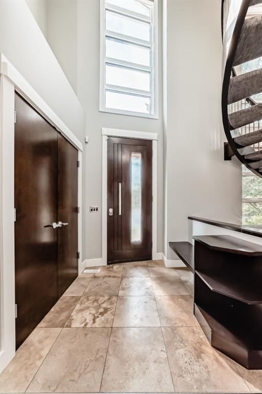 2428 31 Avenue SW, Calgary — photo 3 of 47