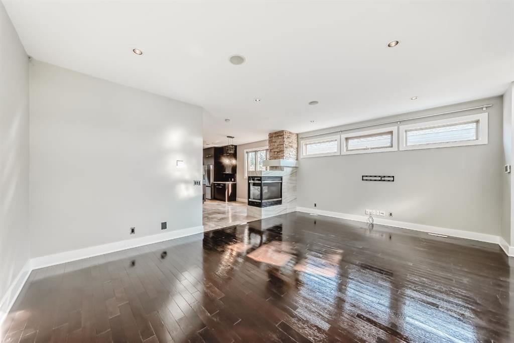 2428 31 Avenue SW, Calgary — photo 5 of 47