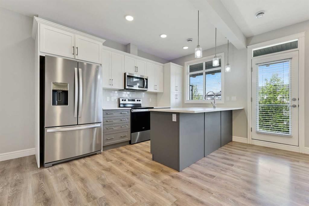 19617 45 Street SE, Calgary — photo 5 of 24