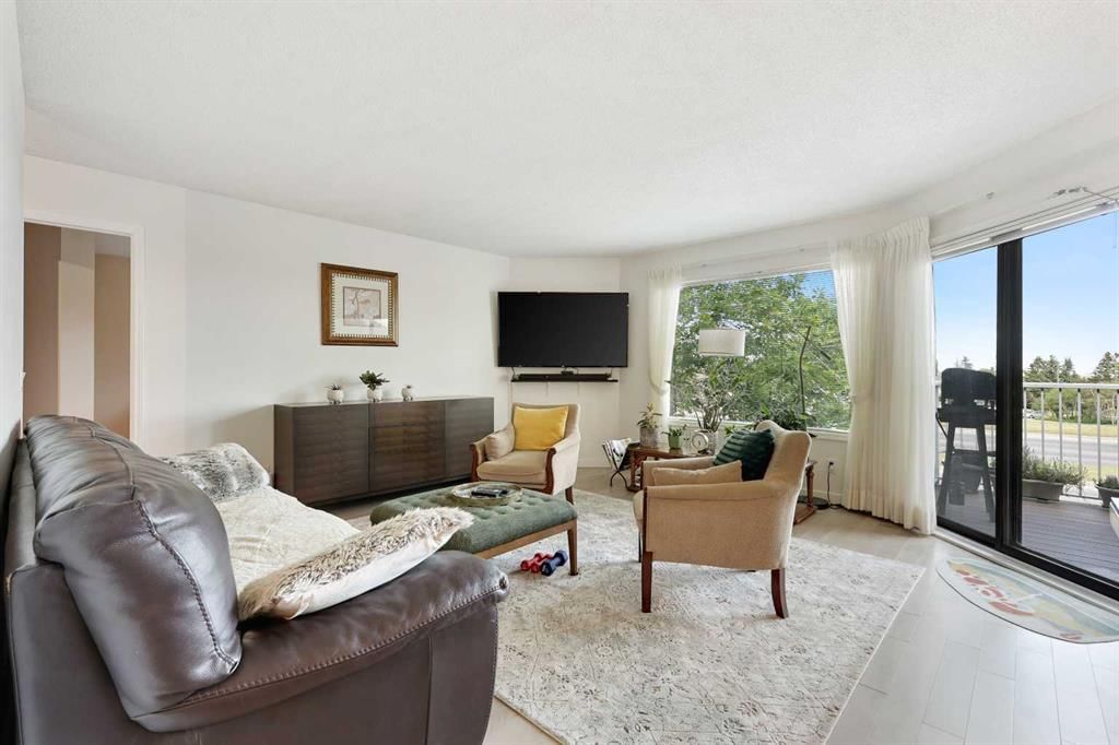 72 Coach Side Terrace SW, Calgary — photo 4 of 34