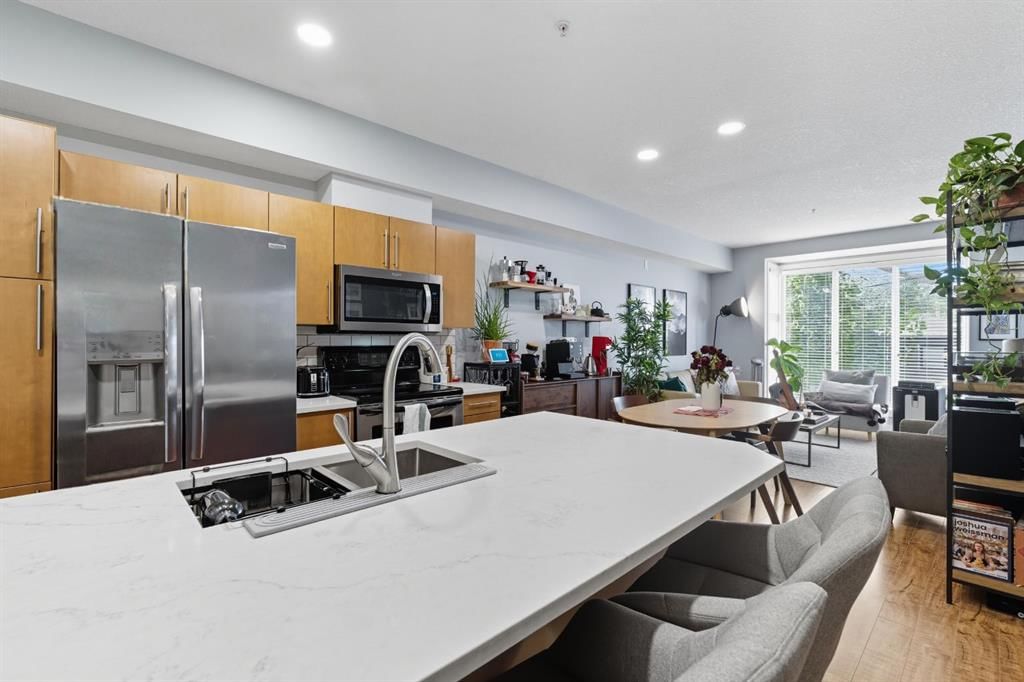 207, 2307 14 Street SW, Calgary — main listing photo
