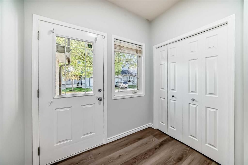 92 simcoe Place SW, Calgary — photo 3 of 47