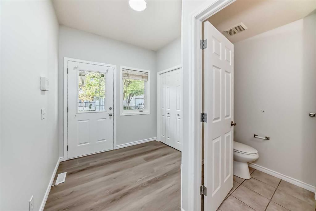 92 simcoe Place SW, Calgary — photo 4 of 47