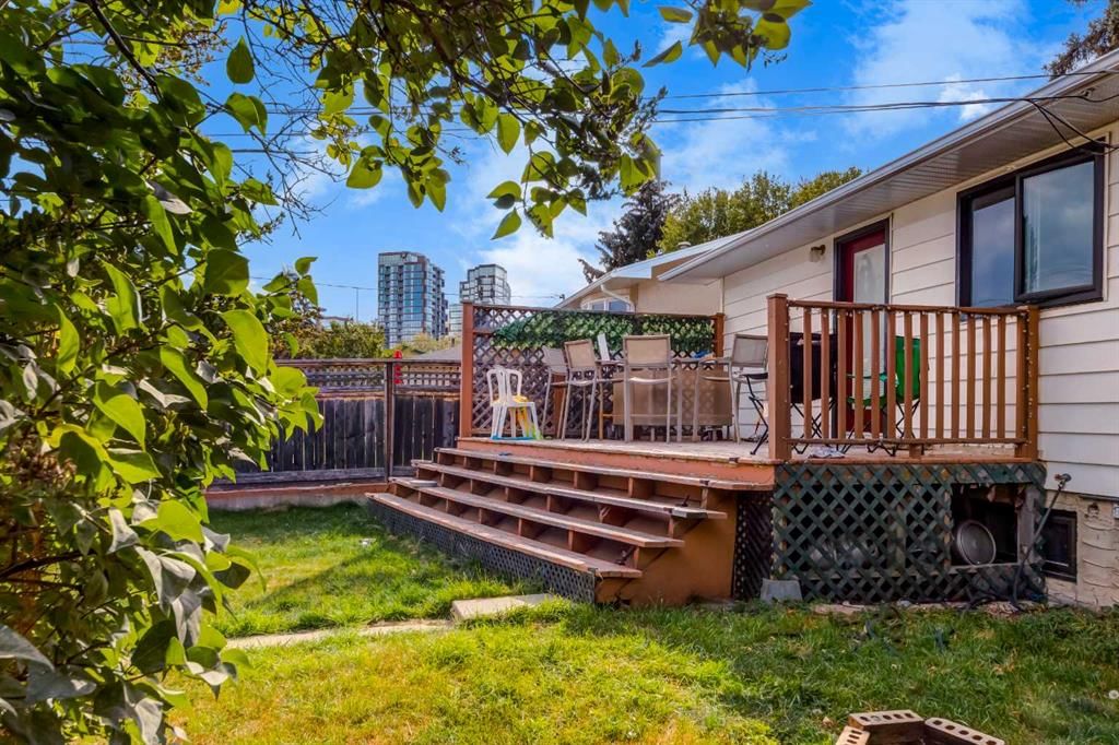 7711 Bowcliffe Crescent NW, Calgary — photo 2 of 27
