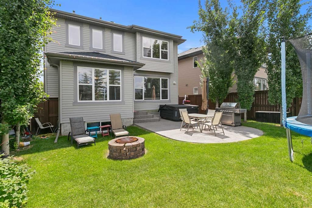 4746 Elgin Avenue SE, Calgary — main listing photo