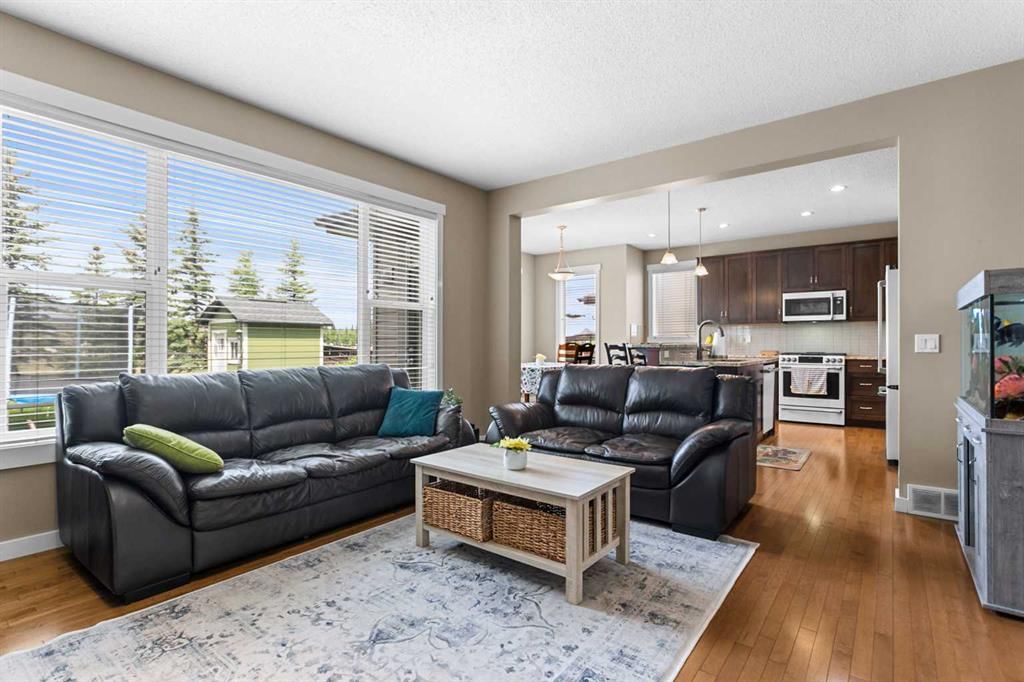 4746 Elgin Avenue SE, Calgary — photo 5 of 50
