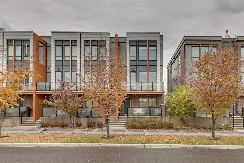 3225 39 Street NW, Calgary — main listing photo