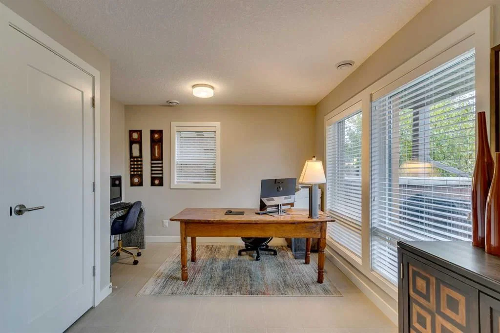 3225 39 Street NW, Calgary — photo 3 of 50