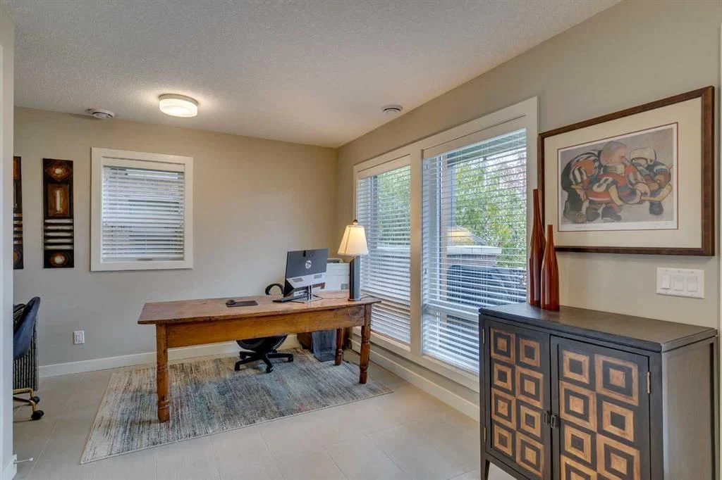 3225 39 Street NW, Calgary — photo 4 of 50