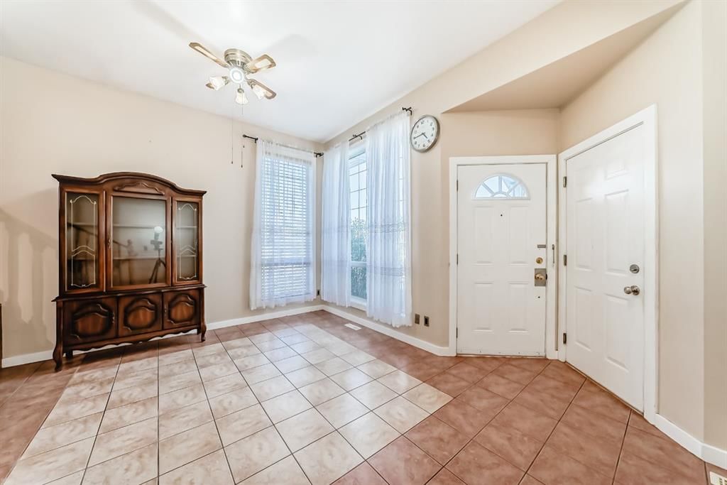 261 Bridlecreek Park SW, Calgary — photo 5 of 49