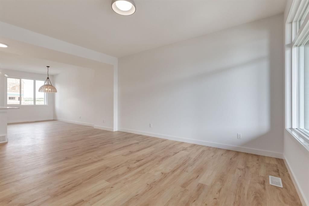 115 Sora Terrace, Calgary — photo 4 of 45