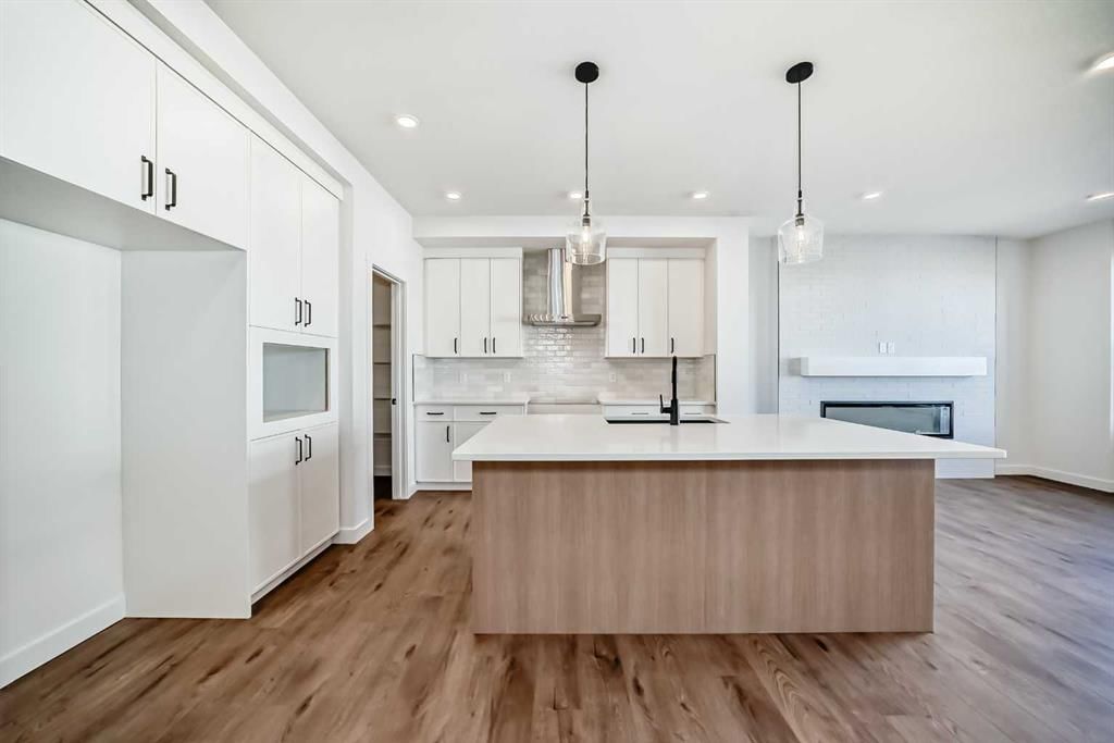 39 Bartlett Row SE, Calgary — photo 4 of 50