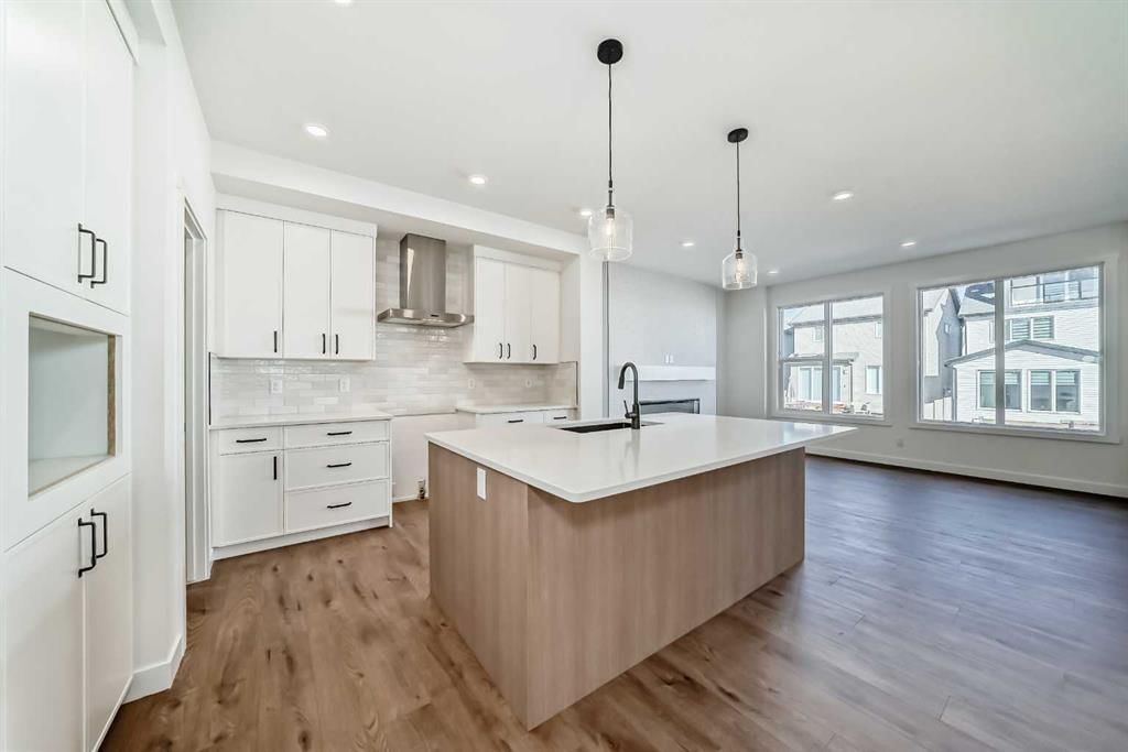 39 Bartlett Row SE, Calgary — photo 5 of 50