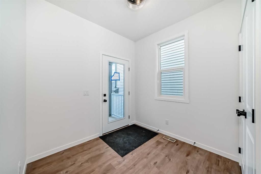 29 Bartlett Way SE, Calgary — photo 3 of 45