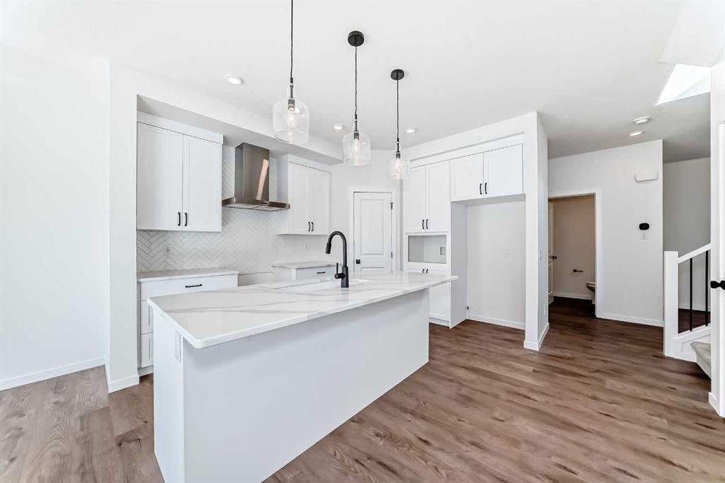 29 Bartlett Way SE, Calgary — photo 4 of 45