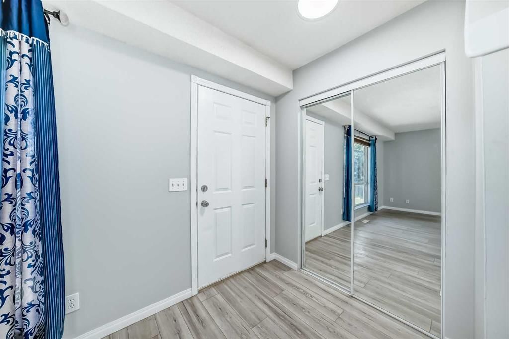 61 San Diego Way NE, Calgary — photo 5 of 50