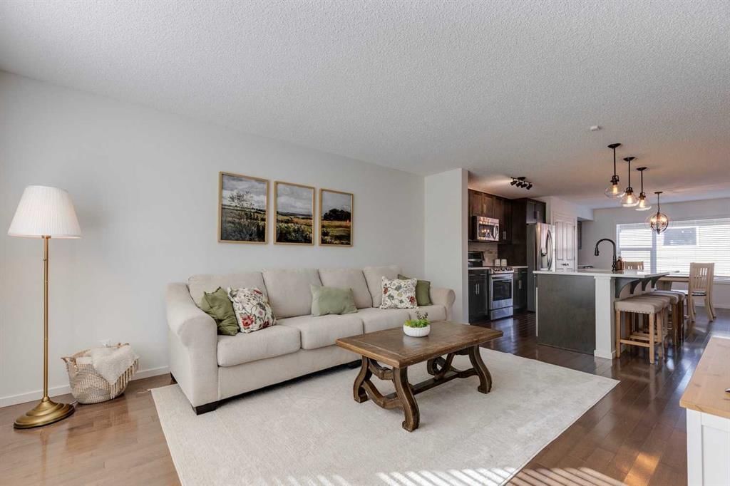 44 Evansborough Common NW, Calgary — photo 2 of 45