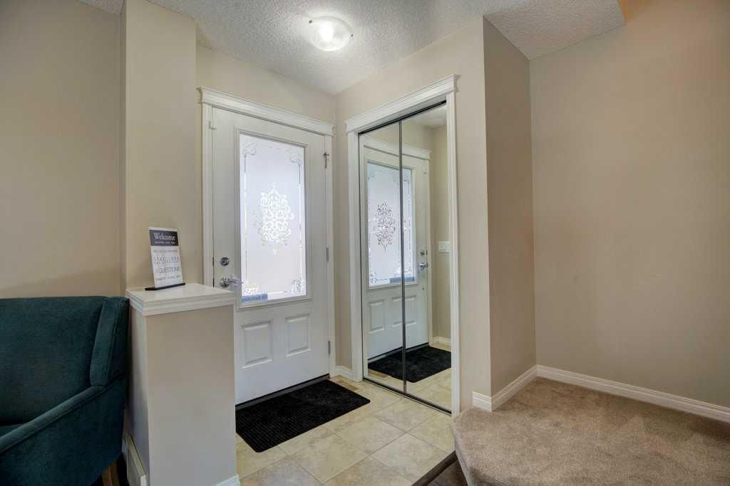 71 Autumn View SE, Calgary — photo 4 of 30