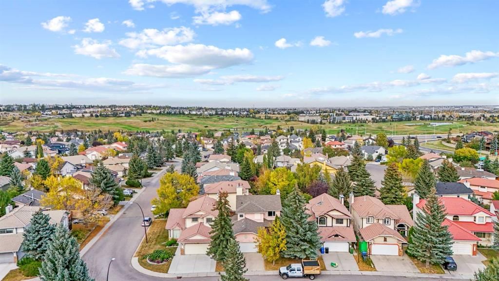 1024 Santana Road NW, Calgary — photo 4 of 49