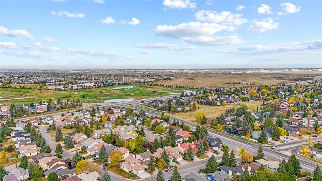 1024 Santana Road NW, Calgary — photo 5 of 49